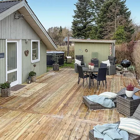 3 Bedroom Pet Friendly In *