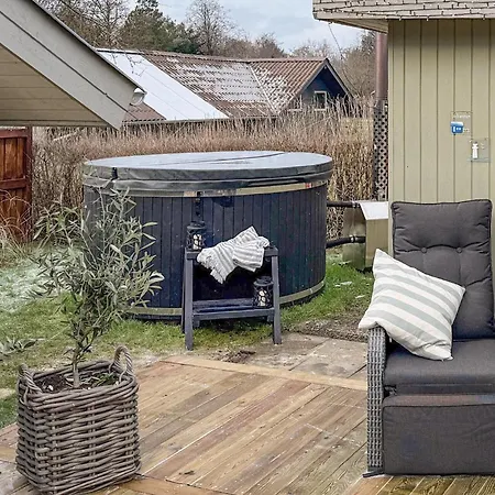 3 Bedroom Pet Friendly In *