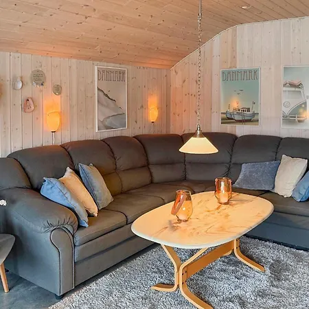 3 Bedroom Pet Friendly In *