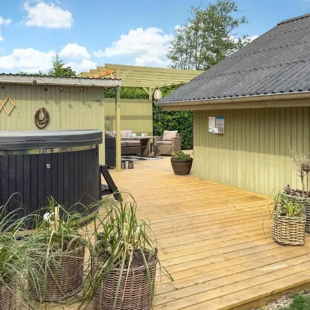 3 Bedroom Pet Friendly In